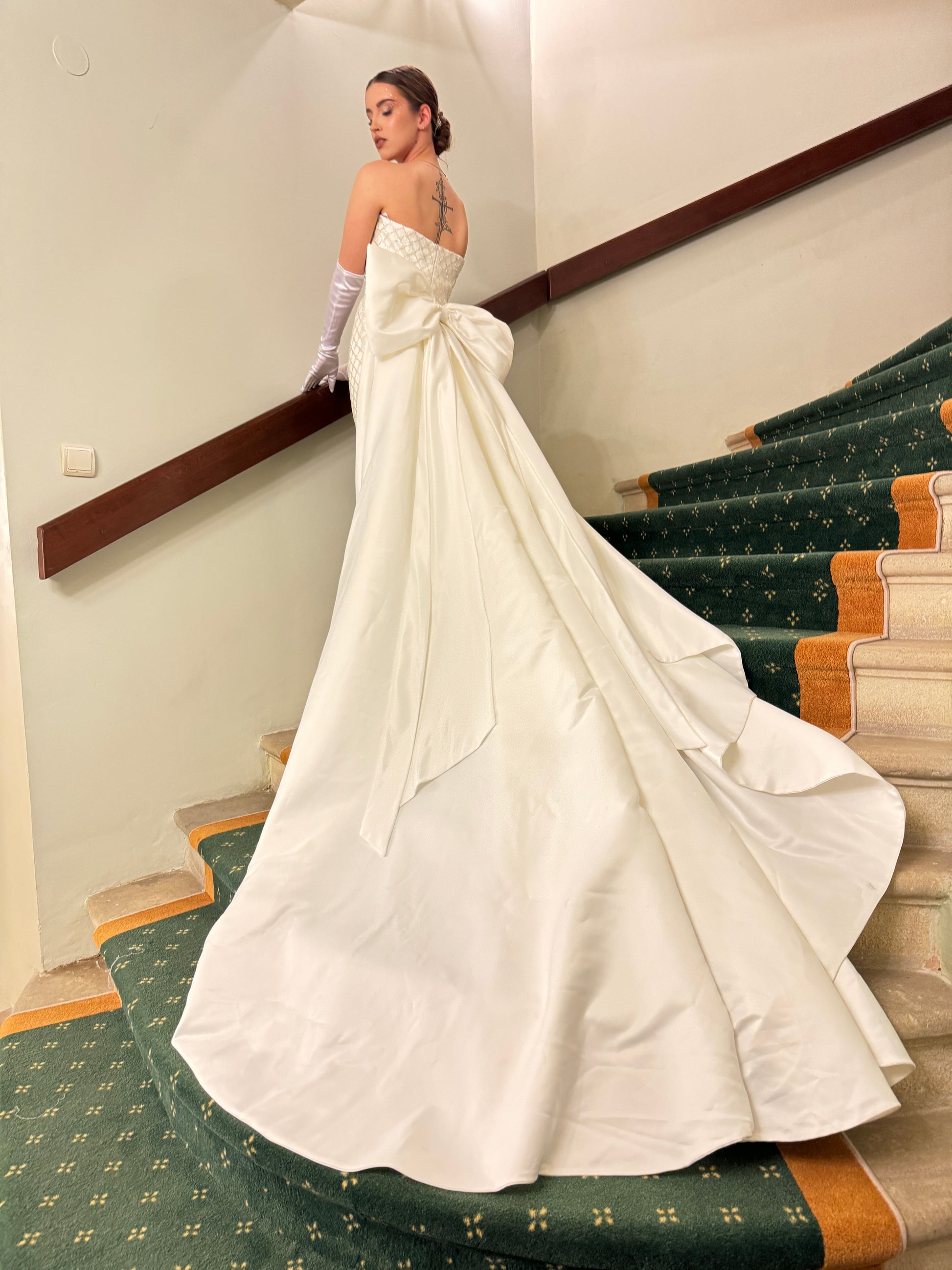 Exquisite Hand-Embroidered Bridal Gown with Detachable Train & Statement Bow