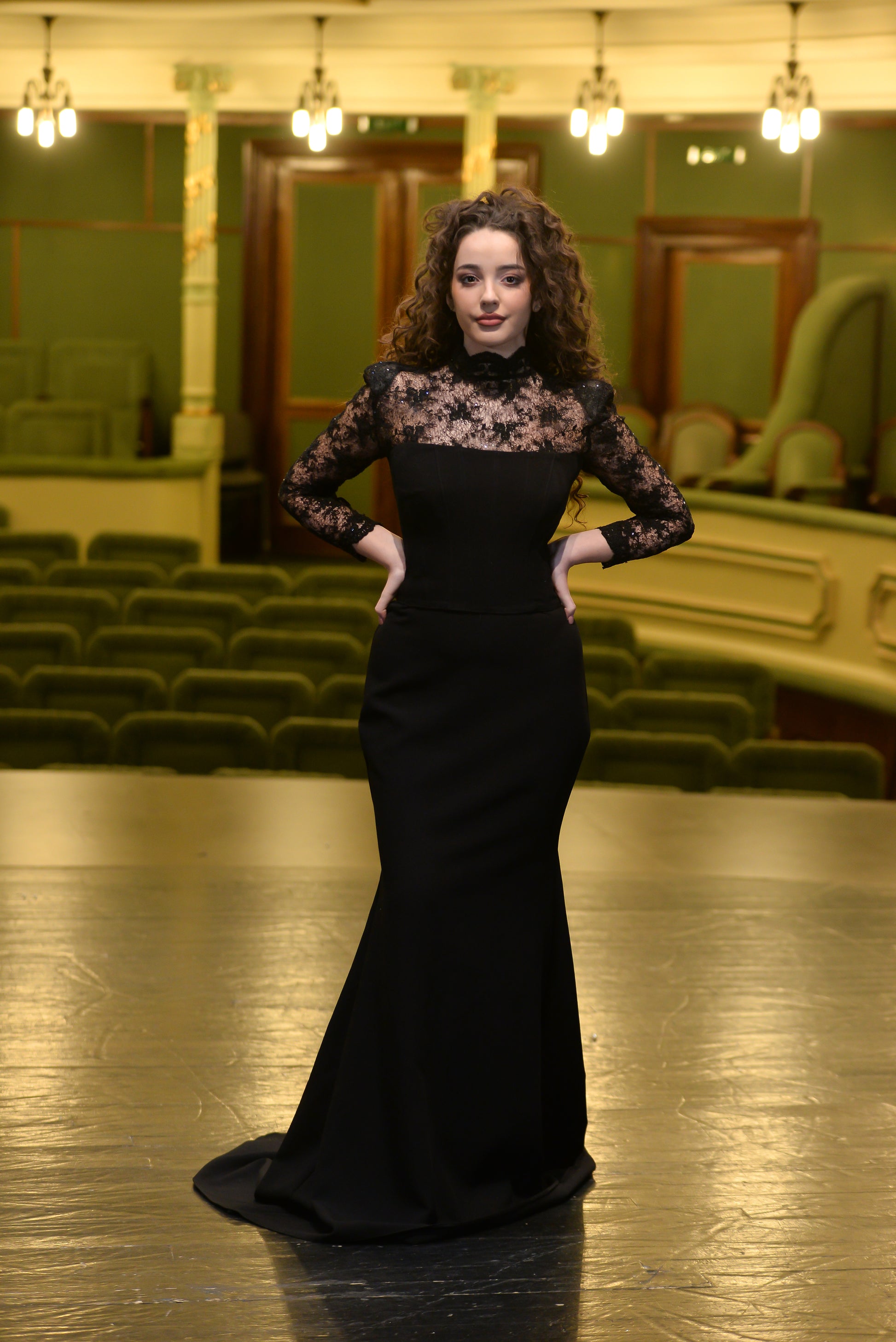 Iconic 3-Piece Set: Lace Top, Corset & Siren Skirt – Timeless, Versatile, Unforgettable