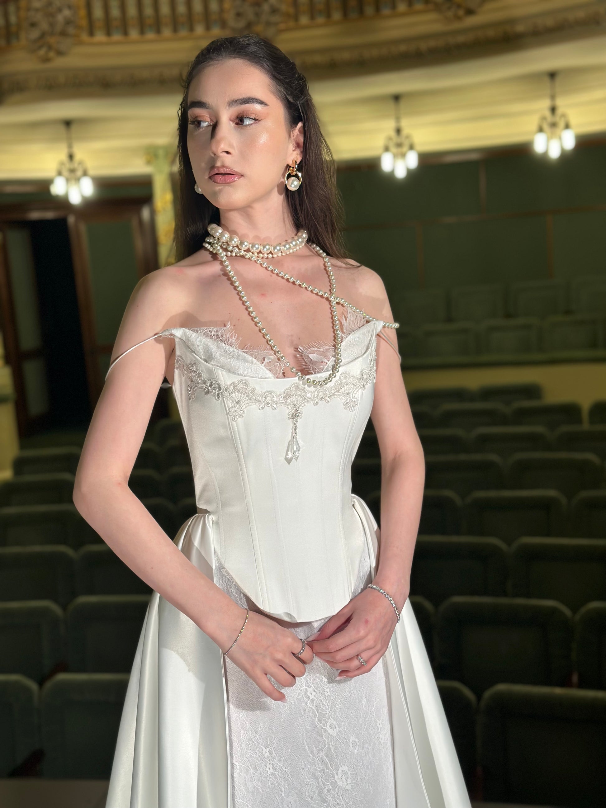 Victorian inspierd bride dress