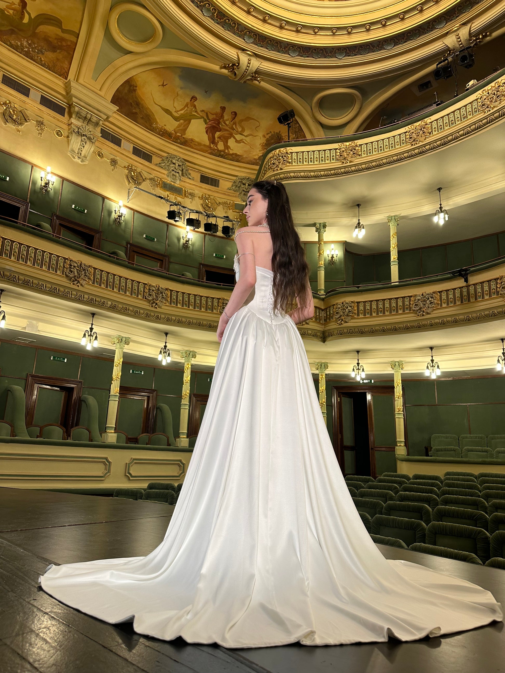 Victorian inspierd bride dress
